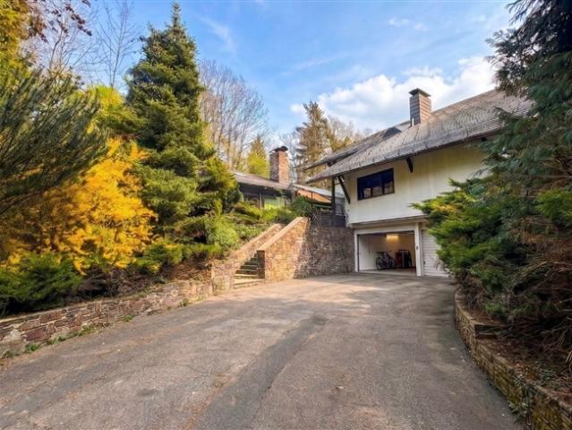 Villa mit großem Grundstück am Fasslberg – Ruhe, Substanz und Potenzial