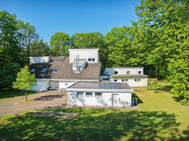 Villa mit High End Ausstattung in idyllischer See und Waldrandlage