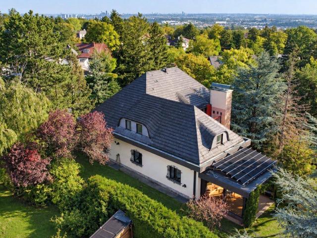 Villa mit Innenpool | großer Privatgarten | Doppelgarage | Nähe Burg Lichtenstein