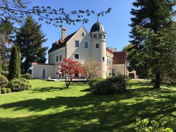 Villa mit Schlossarchitektur Nähe Burghausen