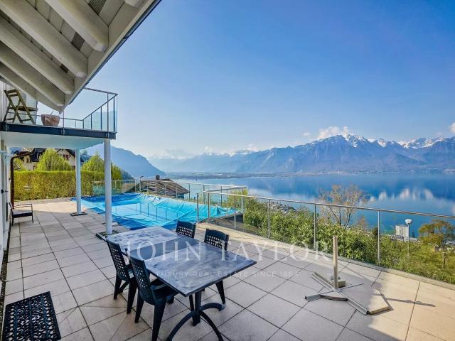Villa mit Schwimmbad und Panoramablick