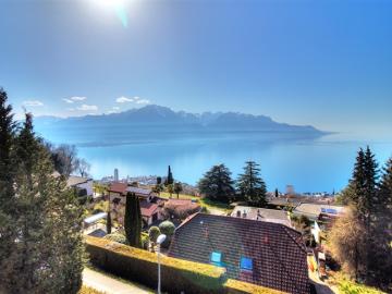 Villa mit Panoramablick auf den See und die Alpen
