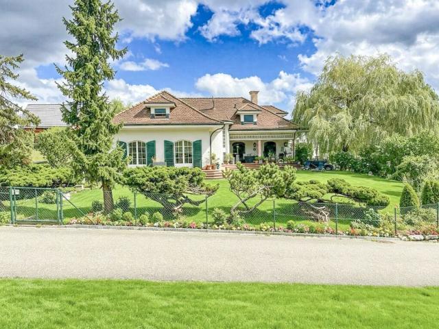 Villa mit privatem Spa & 1'132 m² Baulandreserve
