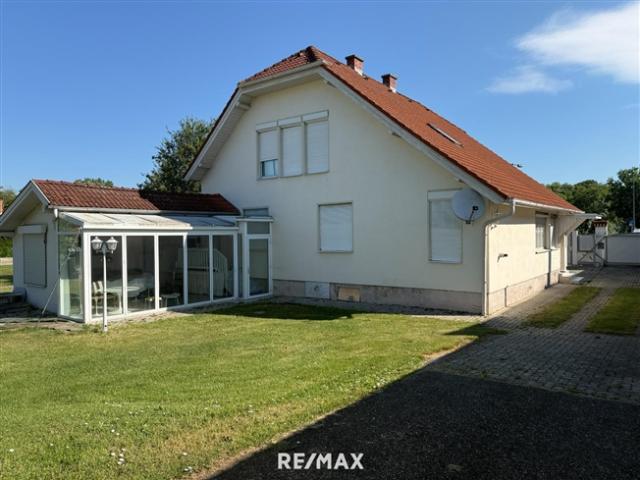 Representative Villa mit Wintergarten und Nebengebäude auf 1.303 m2 Grund !