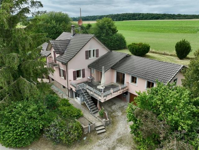 Villa mit Traumgarten in Montignez