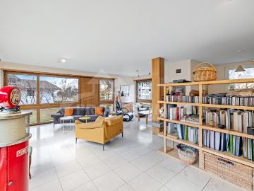 VILLA MIT ZWEI WOHNUNGEN UND EINEM ZUSATZBAU ZUR RENOVIERUNG