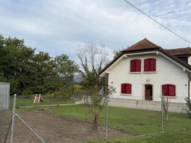 Villa mitoyenne avec jardin située à Yvonand dans quartier tranquille