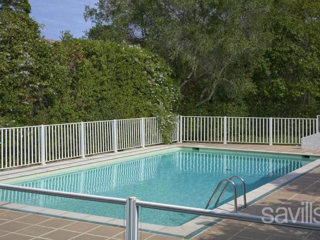 Villa mitoyenne dans un domaine fermé avec piscine et tennis 150m² Antibes