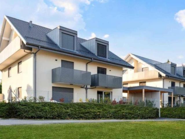 Villa mitoyenne de 6.5 pièces avec jardin 368m2