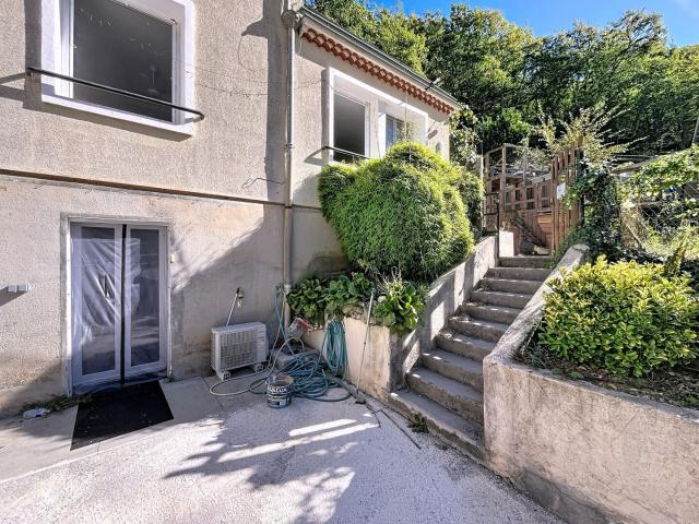 Villa Mitoyenne + Studio Indépendant et Terrain de 1200m2 à Bancairon