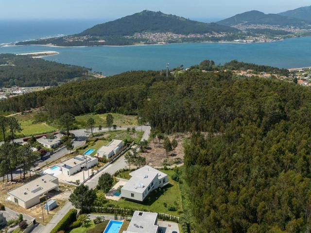 Villa Moderna na Encosta com Vista Mar 290m² Caminha Matriz