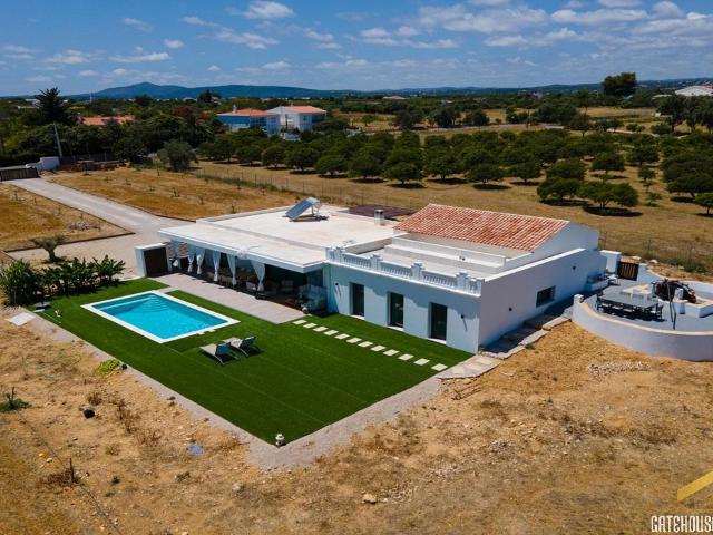 Villa moderna com vista para o mar e terreno em Luz de Tavira, Algarve Gatehouse internacional Algarve