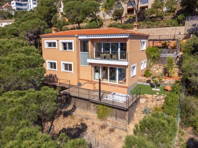 Villa moderna con vistas panorámicas al mar y a la montaña 193m² Sant Feliu de Guíxols