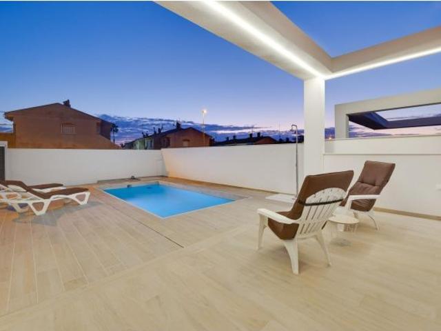 Villa moderna de 3 dormitorios con piscina privada en Aguas Nuevas, Torrevieja