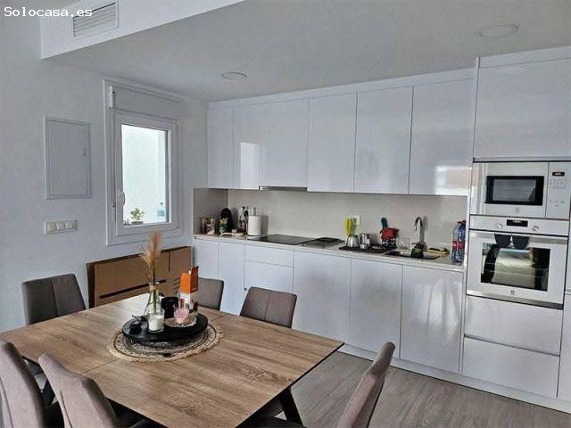 Villa moderna independiente en venta en Avileses con piscina y solarium privado