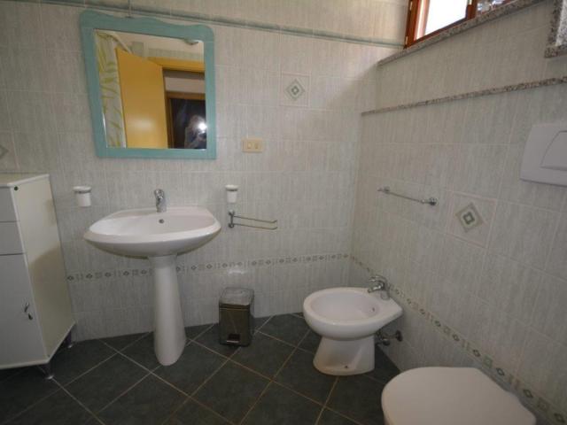 Villa moderna, ristrutturata, con giardino vista mare