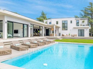 Villa moderne avec 4 chambres à louer proche Antibes
