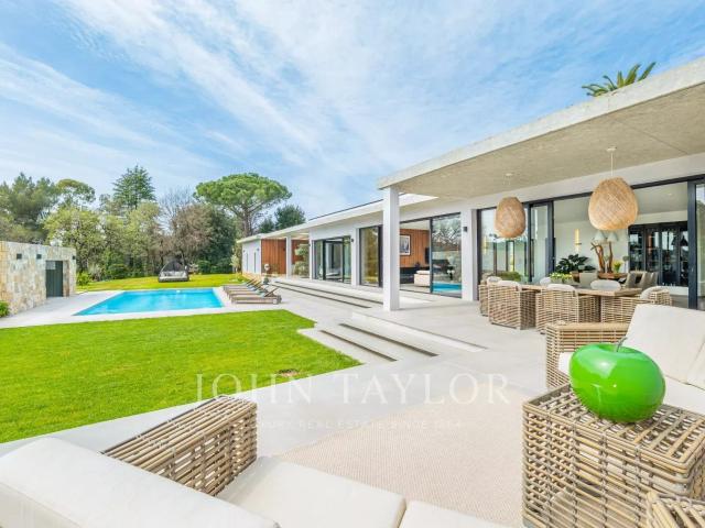 Villa moderne avec 4 chambres à louer proche Antibes