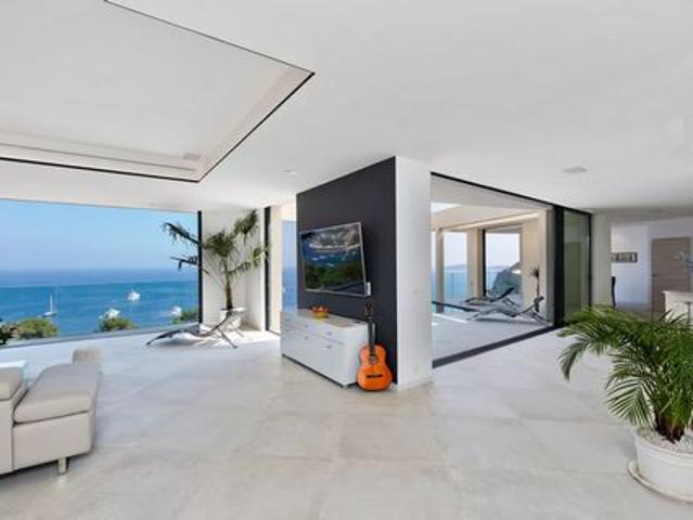 Villa moderne avec 5 chambres, vue mer, piscine
