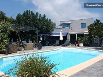 Villa moderne avec piscine