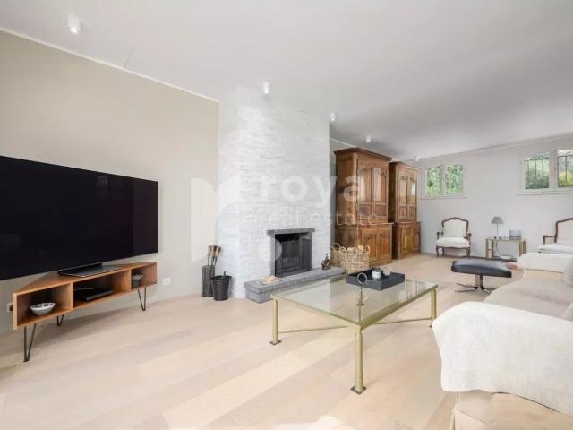 Villa moderne avec piscine au calme 280m² La Roquette sur Siagne