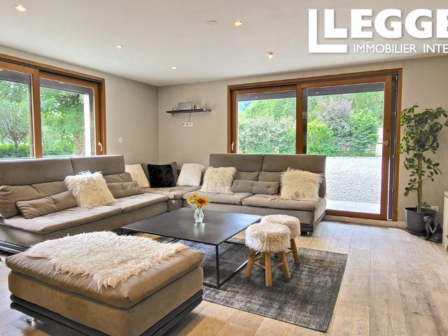Villa moderne avec Piscine – Spacieux, isolé et idéalement situé pour le ski et le vélo de route