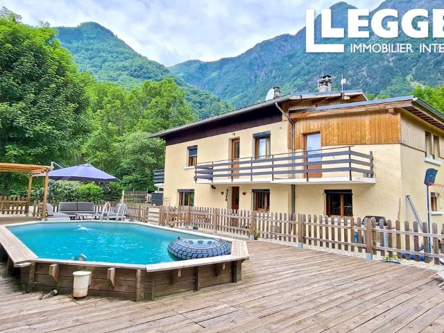 Villa moderne avec Piscine – Spacieux, isolé et idéalement situé pour le ski et le vélo de route
