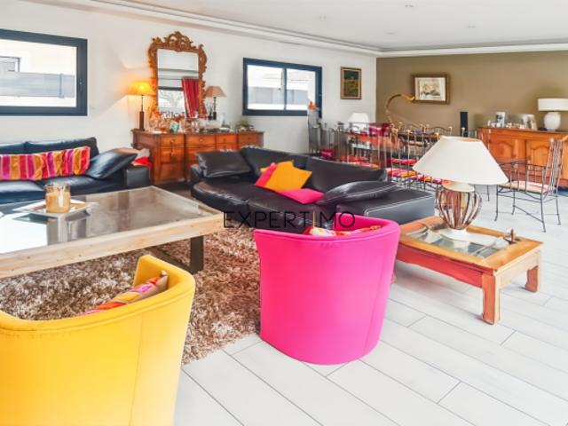 VILLA MODERNE de plain pied avec piscine sans vis à vis