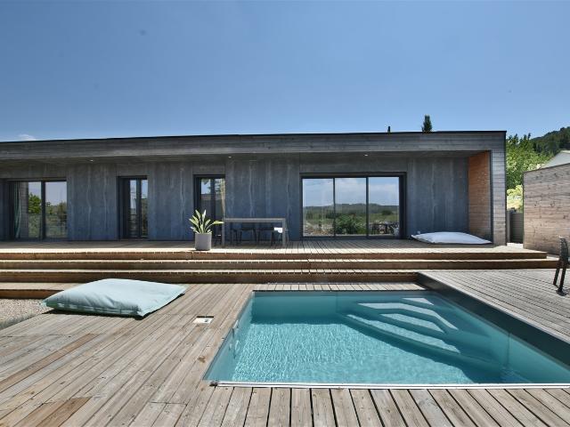 Villa moderne de plain pied P4 avec dépenances et vue