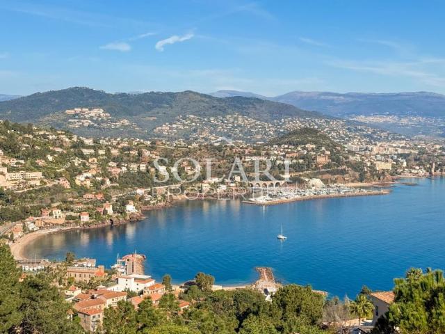 Villa moderne haut de gamme à Théoule sur Mer – Location saisonnière avec piscine 10 personnes