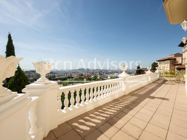 Villa modernista destacada catalogada con vistas panorámicas en el centro de Barcelona