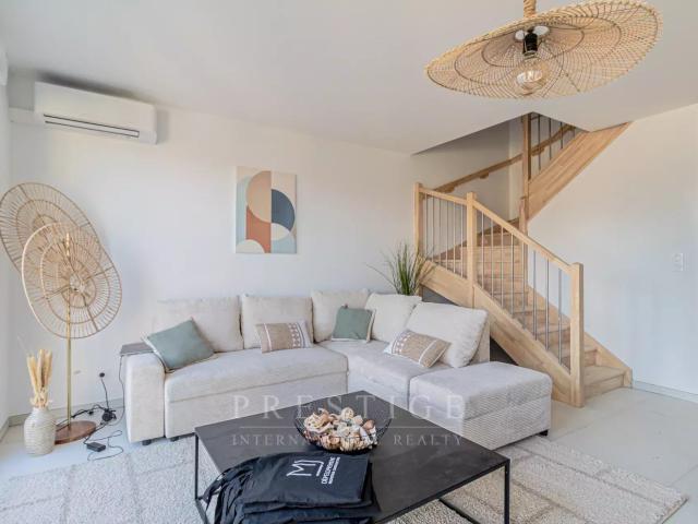 Villa neuve, 4 pièces, jardin avec un spa et un parking, La. 89m² La Garde Freinet