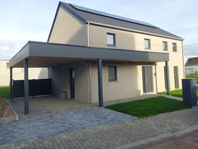 Villa neuve 4ch, 2sdb avec jardin à louer
