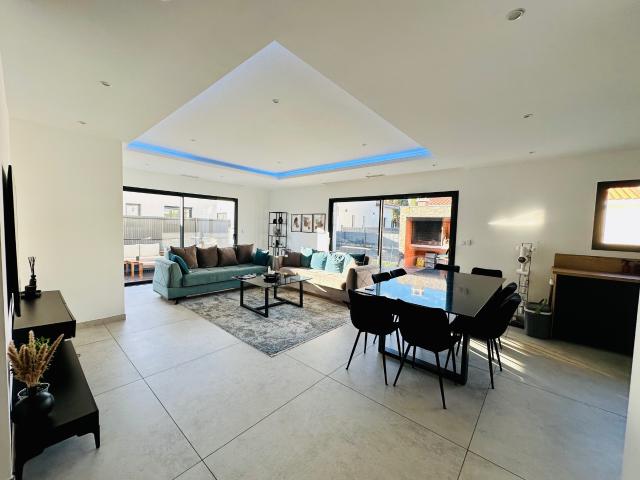 VILLA neuve, 3 FACES, 4 CHAMBRES, PISCINE, STANDING, PERPIGNAN