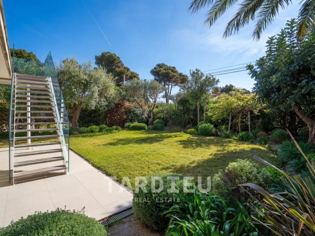 Villa neuve, vue mer, accès centre 150m² Cavalaire sur Mer