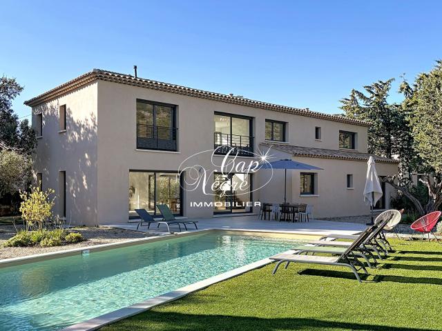 VILLA NEUVE AVEC PISCINE ET GRAND TERRAIN AVEC COLLINES A VENDRE AU PLAN DE LA TOUR FRAIS DE NOTAIRE REDUITS GOLFE DE SAINT TROPEZ