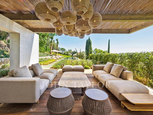 Villa neuve contemporaine avec 5 chambres à louer à Mougins Domaine privé