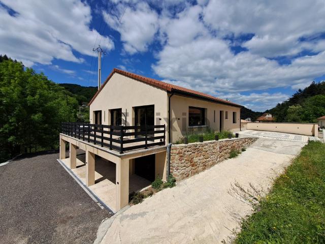 Villa neuve prête à vivre à Villefort Entre lac et montagne