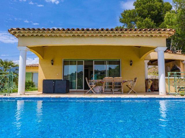 Villa Nice Ouest 6 pièces 210 m2 Piscine et Terrain 2300m²