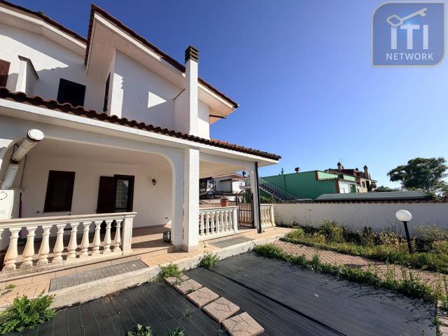 Villa o villino in vendita a Pomezia, Torvaianica Alta