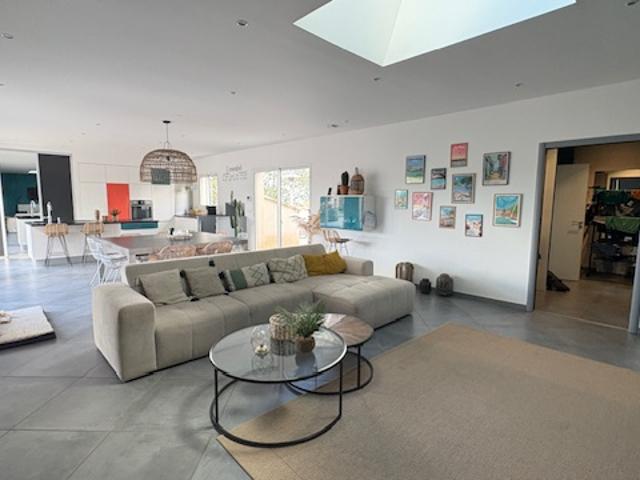 VILLA P6 PISCINE+ STUDIO+ GARAGE DIONS