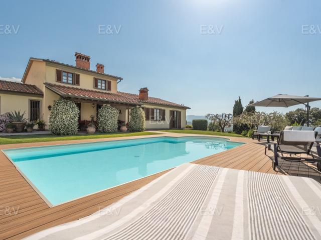 Villa panoramica affacciata sulle Balze e Pratomagno 336m² Terranuova Bracciolini