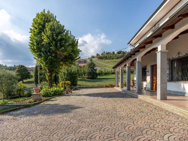 VILLA PANORAMICA CON GIARDINO A NIZZA MONFERRATO 170m² Nizza Monferrato