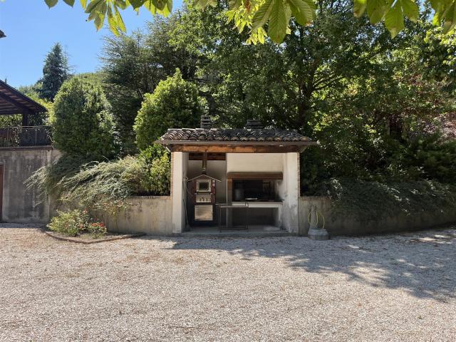 Villa panoramica con piscina e terreno circostante 419m² Cagli