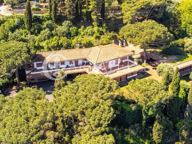 Villa panoramica di grande fascino nelle immediate vicinanze. 900m² Monte Argentario