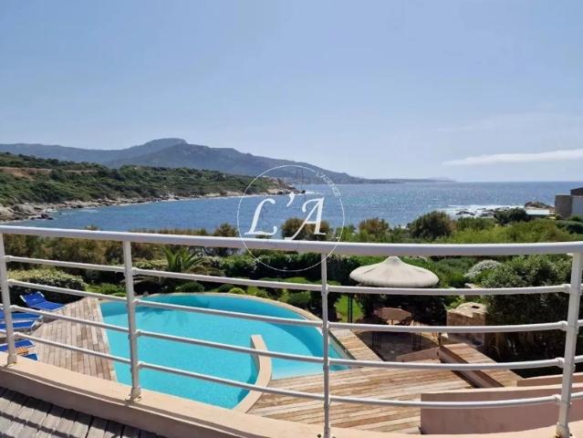 Villa pieds dans l’eau avec vue mer à 3 km d’Ile Rousse