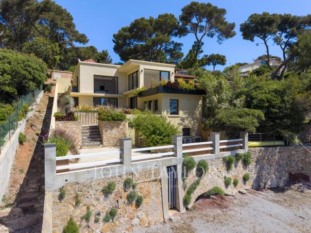 Villa pieds dans l’eau – Vue mer panoramique & accès privé à la plage