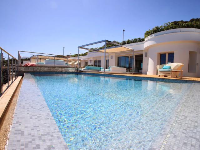 Villa pieds dans l'eau