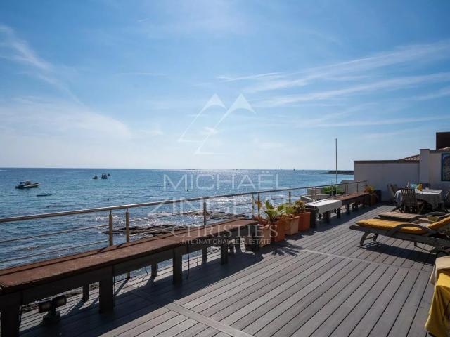 Villa pieds dans l'eau entre Cannes et Saint Tropez EXCLUSIVITE