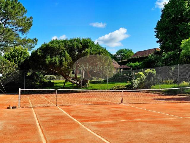 Villa, piscine et tennis 136m² Tournay